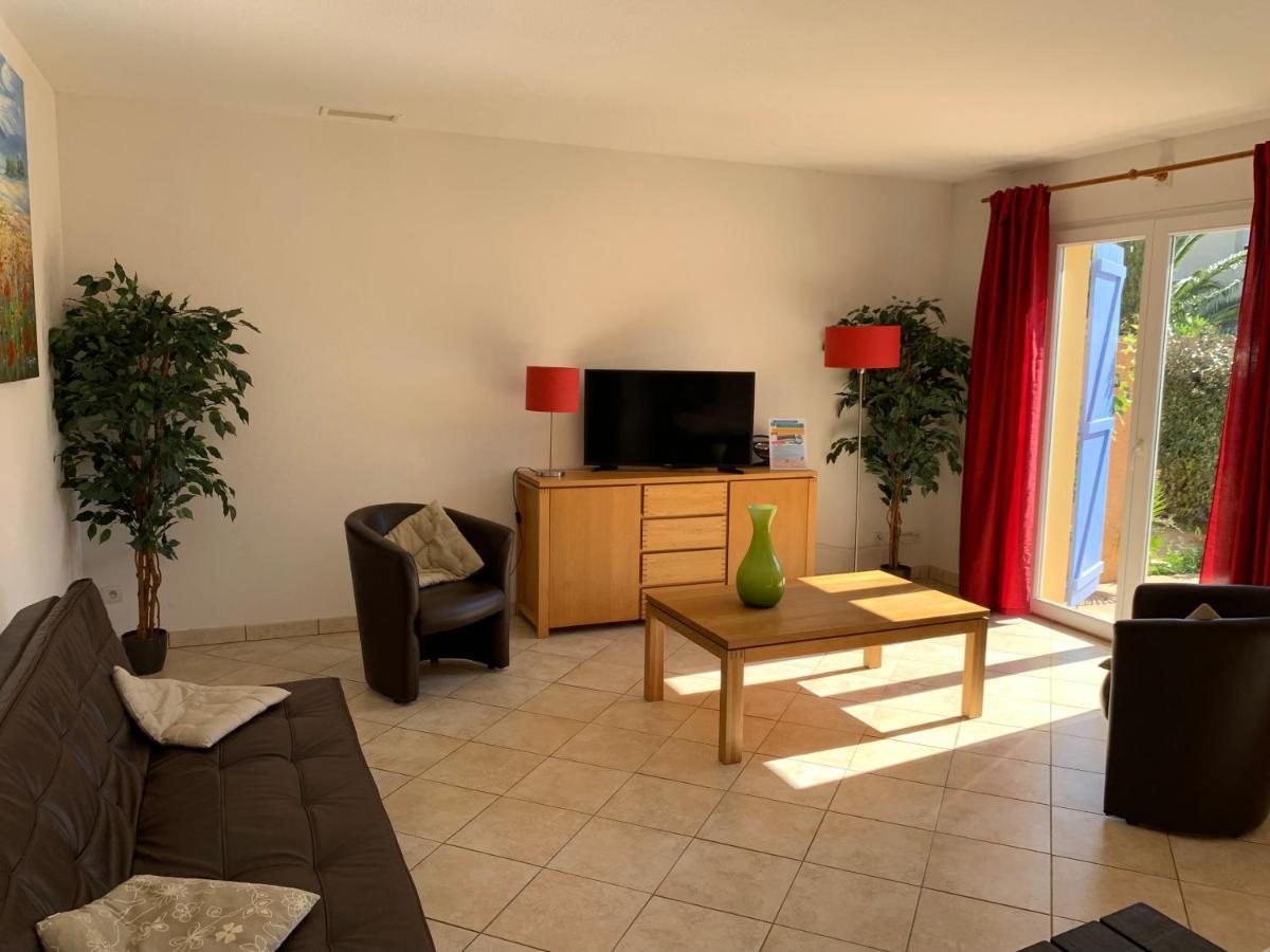 Residence La Pinede Ле Баркарес Экстерьер фото